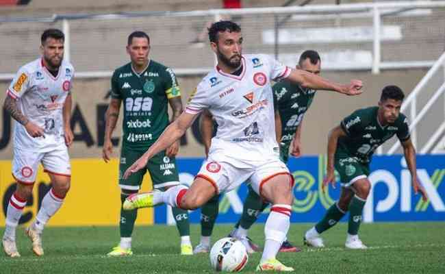 Kek marcou o gol do Tombense no confronto com o Guarani