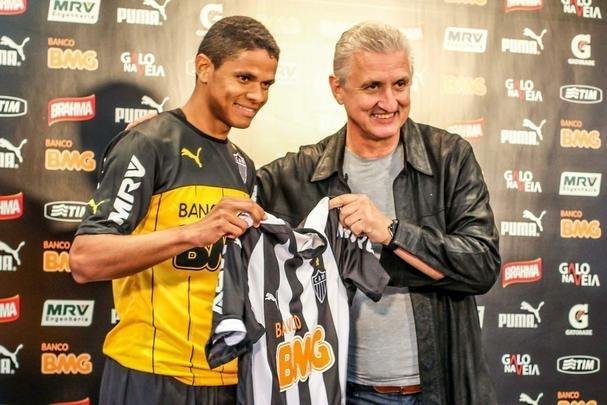 Douglas Santos - Contratado em 2014, o jogador era a terceira opção para a lateral esquerda. Com as atuações irregulares de Emerson Conceição e Pedro Botelho, assumiu a titularidade e não saiu mais do time. Na temporada, foram 19 jogos, um gol marcado e o título da Copa do Brasil.
