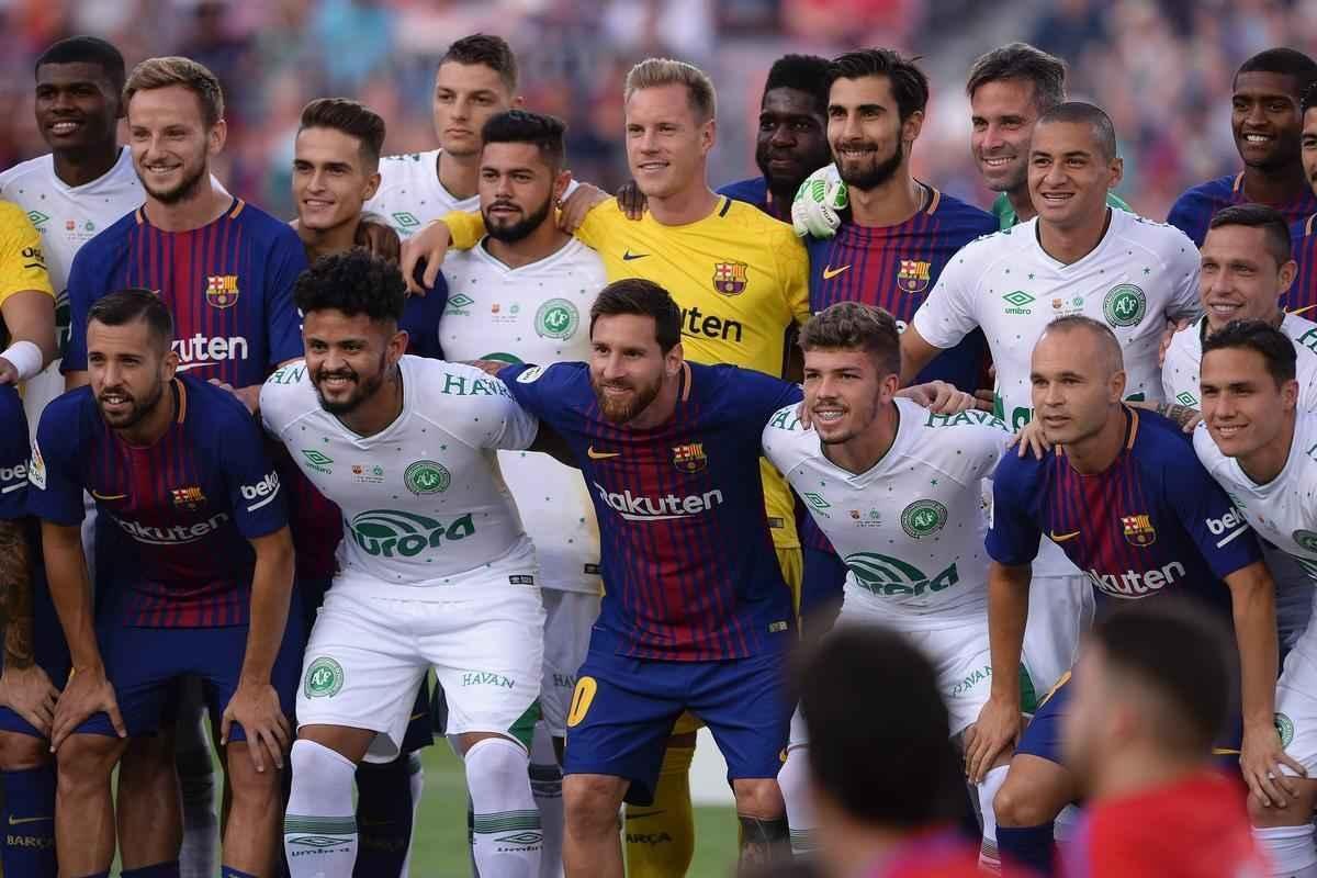 Duelo no estdio Camp Nou marca o retorno do lateral Alan Ruschel aos gramados aps o acidente com o avio da Chapecoense, em novembro de 2016