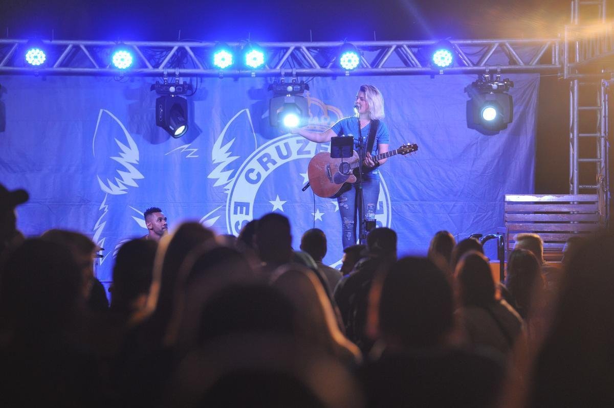 Com lanamento de uniforme e aes voltadas para o Dia Internacional da Mulher, Cruzeiro movimentou esplanada do Mineiro antes de jogo contra a URT (crdito: Juarez Rodrigues/EM D.A Press)