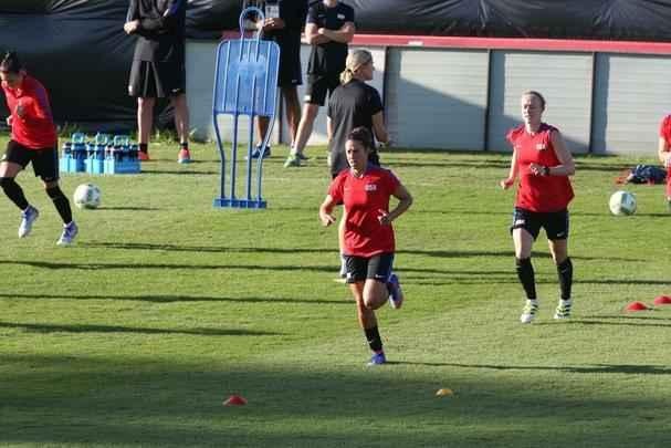 Treino bastante descontrado da Seleo Norte-Americana Feminina de Futebol no CT do Amrica, em BH