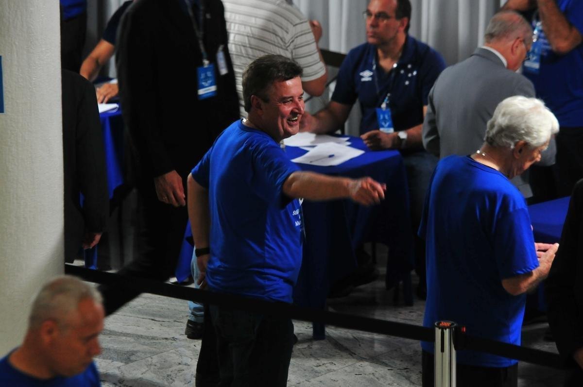 Fotos da eleio presidencial no Cruzeiro. Parque esportivo do Barro Preto, em BH, esteve lotado durante tarde e noite desta segunda-feira. Ex-presidente Alvimar de Oliveira Costa votou em Srgio Rodrigues