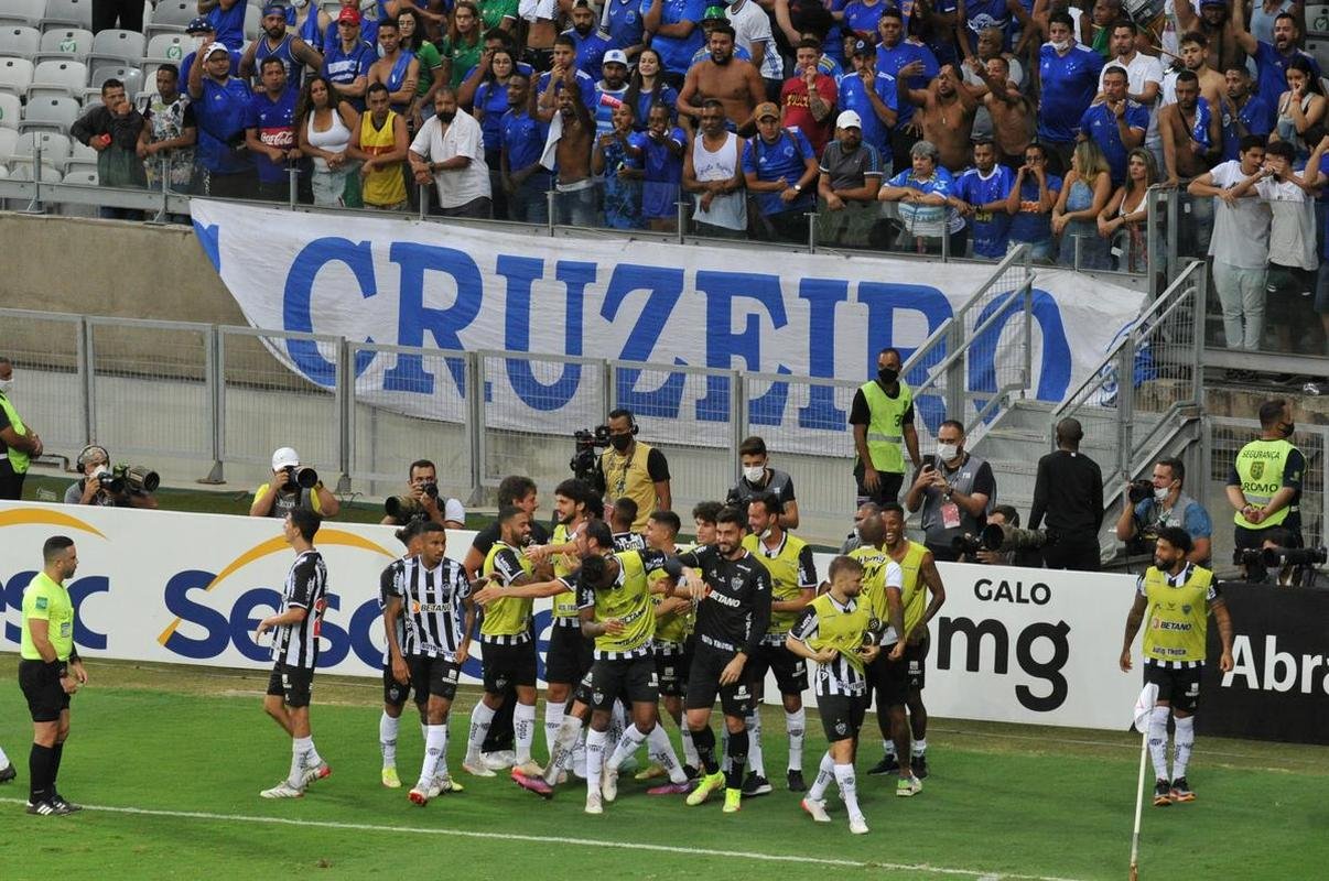 Ademir entrou no segundo tempo e fez o gol da virada do Atltico nos acrscimos
