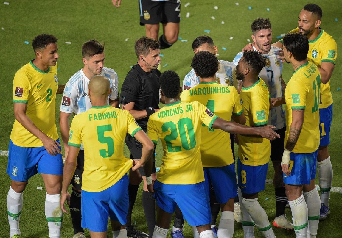 Sem Neymar, Brasil encarou a Argentina em clssco agitado pelas Eliminatrias