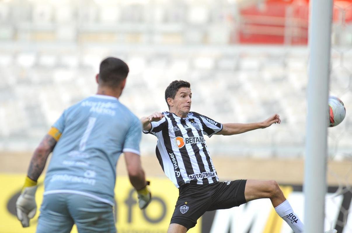 Fotos do jogo de ida da semifinal do Campeonato Mineiro, entre Caldense e Atltico, no Mineiro, em Belo Horizonte