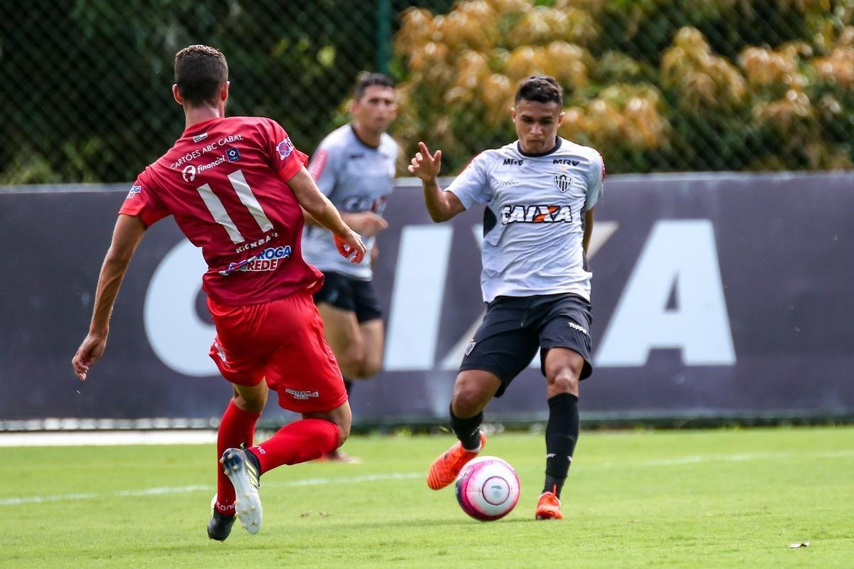 Imagens do jogo-treino do Atltico com o Guarani de Divinpolis