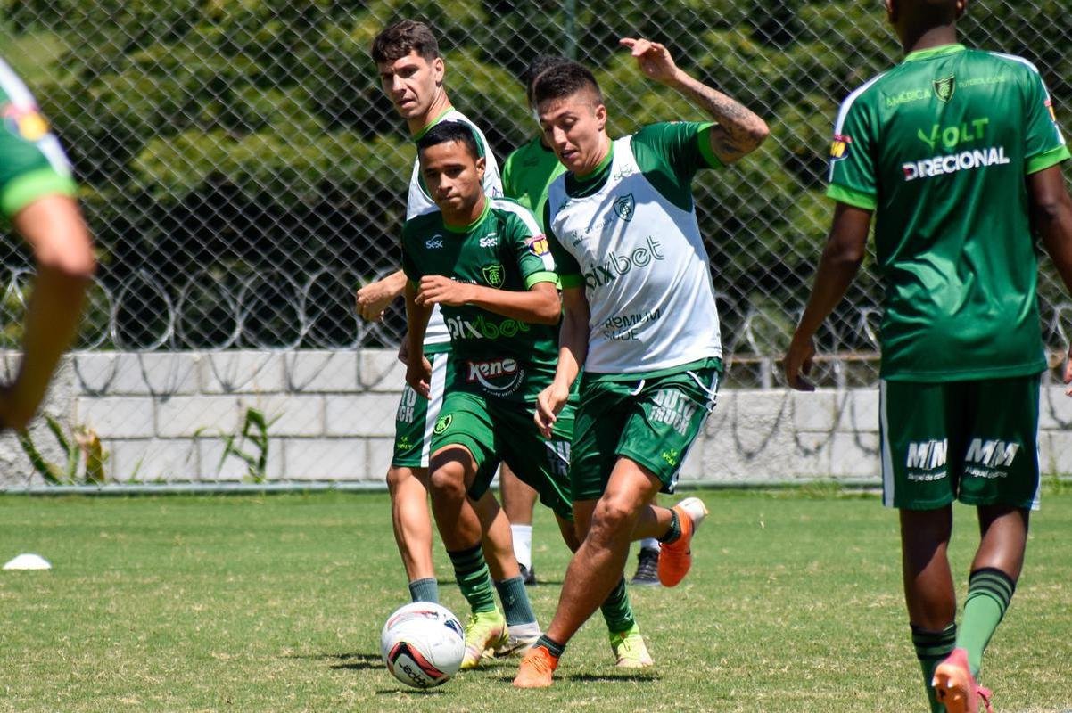 Treino do Amrica no CT Lanna Drumond nesta segunda-feira (24)