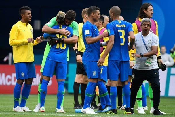 Neymar chorou após marcar o segundo gol do Brasil na vitória por 2 a 0 sobre a Costa Rica