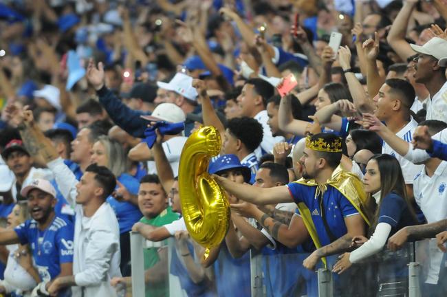 Fotos da torcida do Cruzeiro na derrota para o Fluminense no Mineiro; mesmo com eliminao, time recebeu grande apoio ao fim da partida