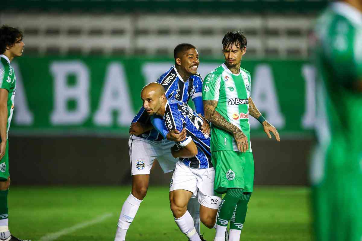 Em duelo regional no Rio Grande do Sul, o Grmio superou o Juventude nas oitavas de final com duas vitrias por 1 a 0: a primeira na Arena do Grmio, em Porto Alegre, e a segunda no estdio Alfredo Jaconi, em Caxias do Sul.
