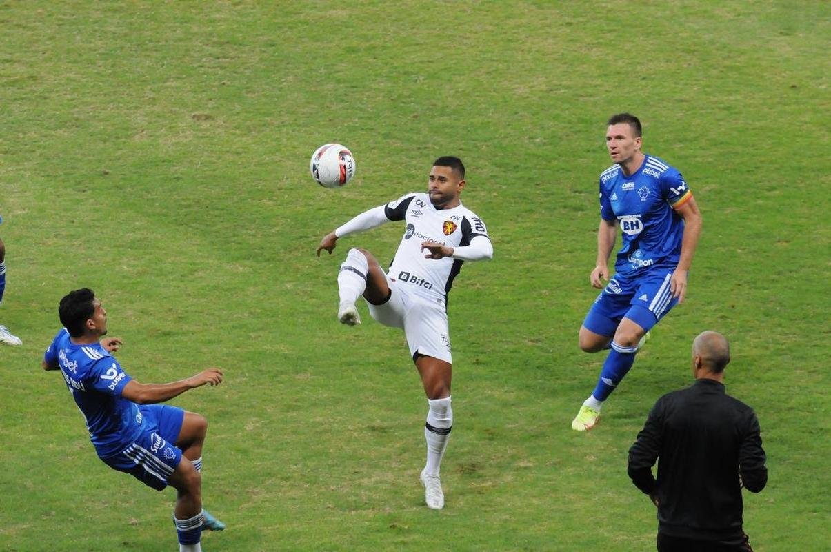 Fotos do jogo entre Cruzeiro e Sport, no Mineiro, em Belo Horizonte, pela 15 rodada da Srie B do Campeonato Brasileiro (28/6/2022)
