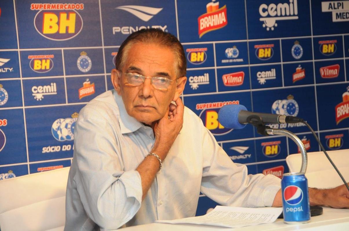 13/01/2016 - Benecy Queiroz durante entrevista coletiva na Toca da Raposa II