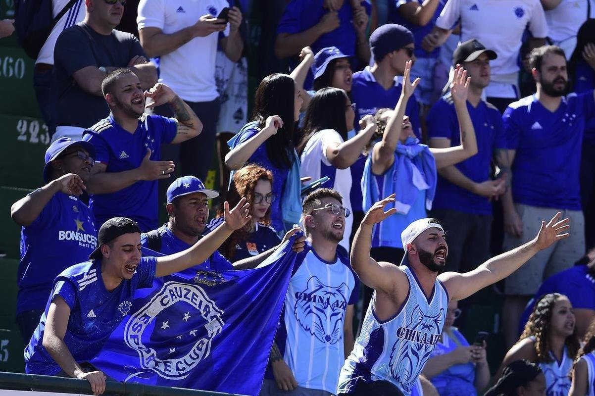 Fotos do jogo entre Guarani e Cruzeiro, no Brinco de Ouro, em Campinas, pela 17 rodada da Srie B do Campeonato Brasileiro