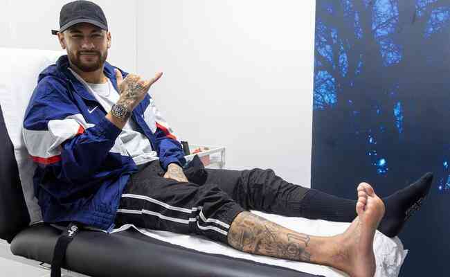 Neymar est de volta ao CT do Paris Saint-Germain para continuar recuperao