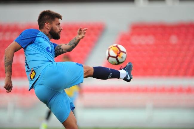 Fotos do treino do Cruzeiro no estdio Libertadores de Amrica, casa do Independiente, em Avellaneda. Time celeste fechou preparao para o jogo contra o Racing, s 21h30 desta tera-feira, no El Cilindro, pela primeira rodada do Grupo 5 da Copa Libertadores (Ramon Lisboa/EM D.A Press)