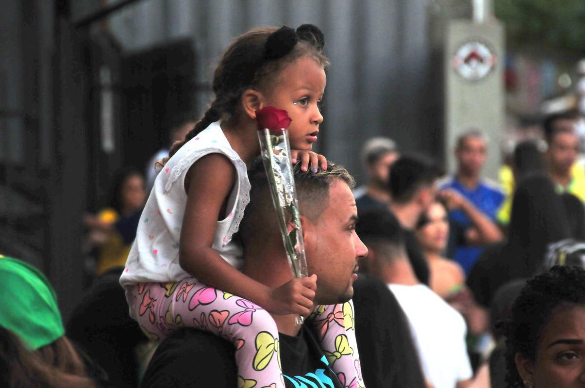 Movimento na Rua Alberto Cintra, em BH, durante jogo do Brasil contra a Srvia, pela abertura da Copa do Mundo do Catar