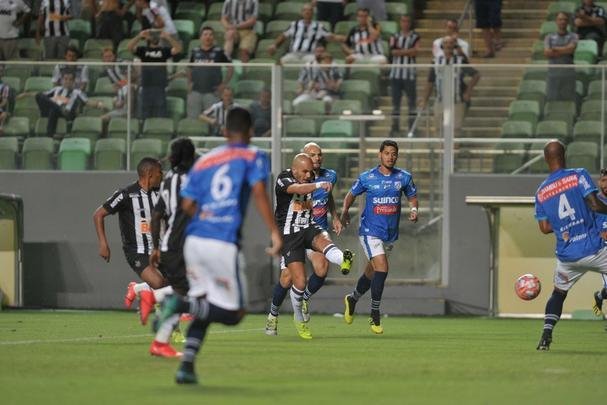 Veja fotos do jogo Atltico x URT