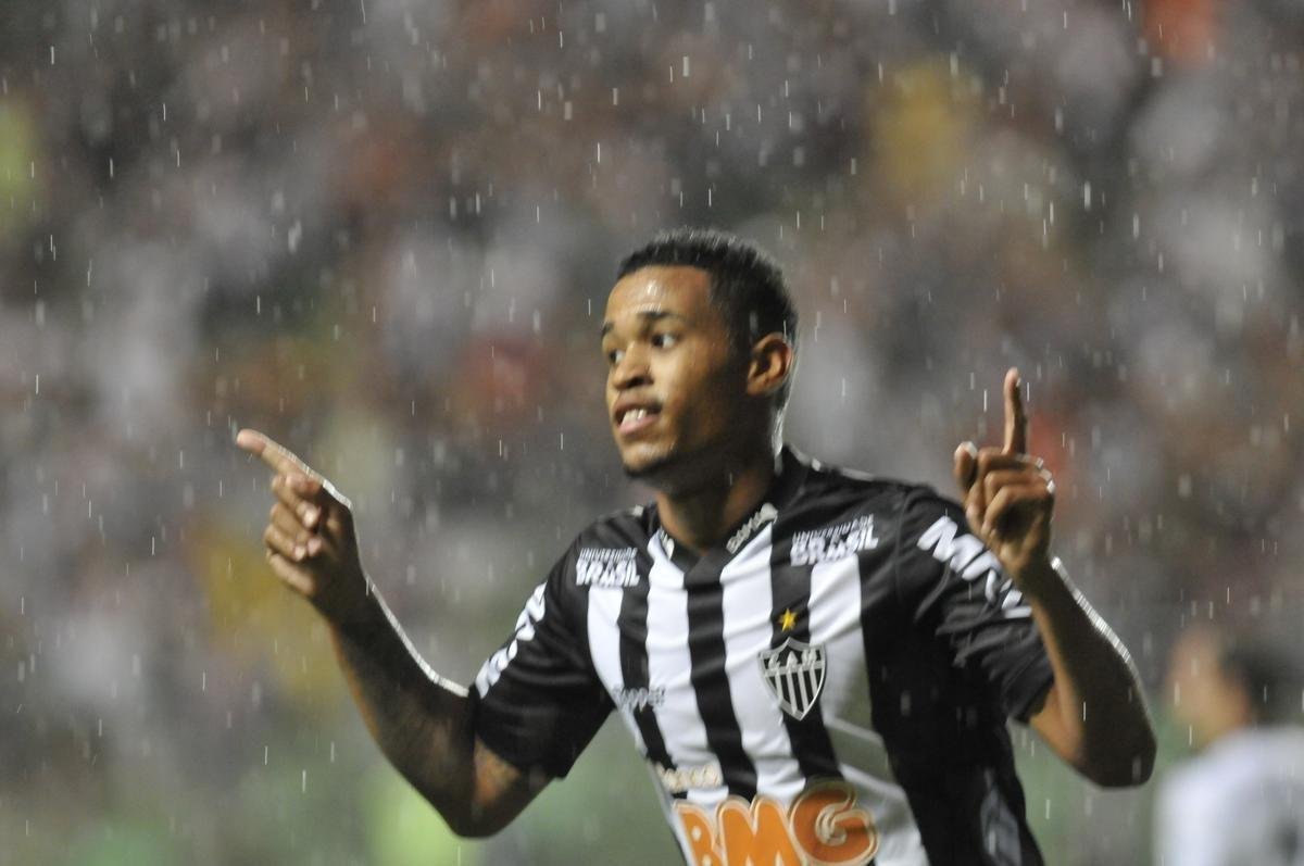 Em noite chuvosa no Independncia, reservas do Atltico batem o Tupi por 2 a 0