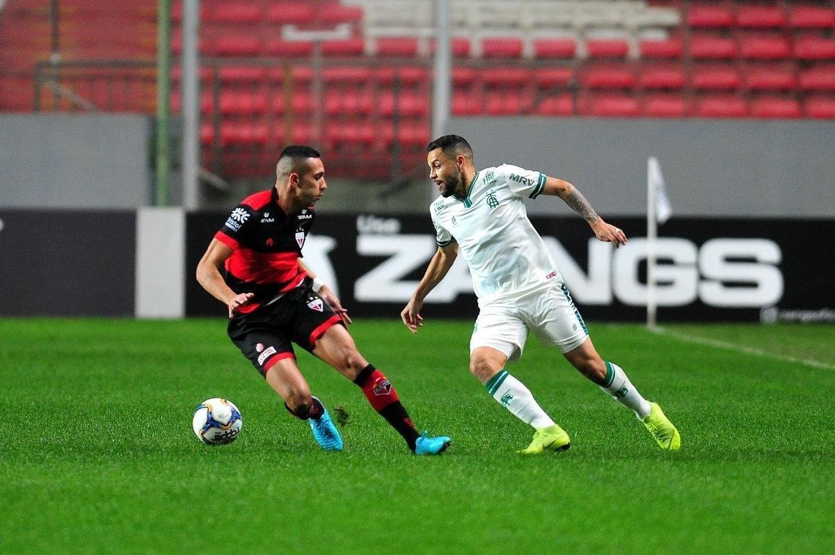 Fotos de mais uma derrota do Amrica na Srie B; Coelho foi superado no Independncia pelo Atltico-GO, por 1 a 0. Gol do rubro-negro goiano foi de Jorginho