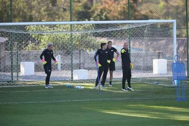 Treino bastante descontrado da Seleo Norte-Americana Feminina de Futebol no CT do Amrica, em BH