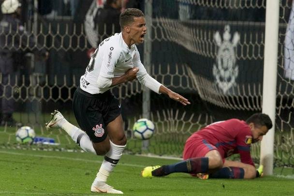 Fotos do amistoso entre Corinthians e Cruzeiro, que terminou empatado por 2 a 2, nesta quarta-feira (11/7), na Arena Corinthians, em São Paulo. Gols corintianos foram marcados por Paulo Roberto e Pedrinho.