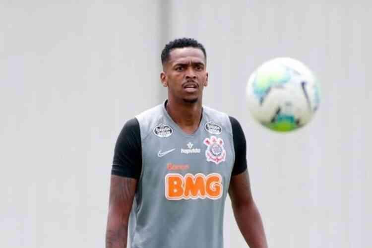 J - Em 2015, o Atltico vendeu J ao Al-Shabab. Depois, ele passou por Jiangsu Suning, Corinthians, Nagoya Grampus e voltou ao time paulista
