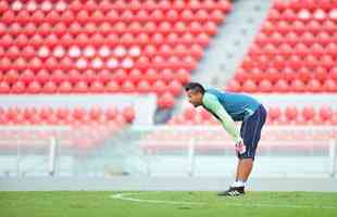 Fotos do treino do Cruzeiro no estdio Libertadores de Amrica, casa do Independiente, em Avellaneda. Time celeste fechou preparao para o jogo contra o Racing, s 21h30 desta tera-feira, no El Cilindro, pela primeira rodada do Grupo 5 da Copa Libertadores (Ramon Lisboa/EM D.A Press)