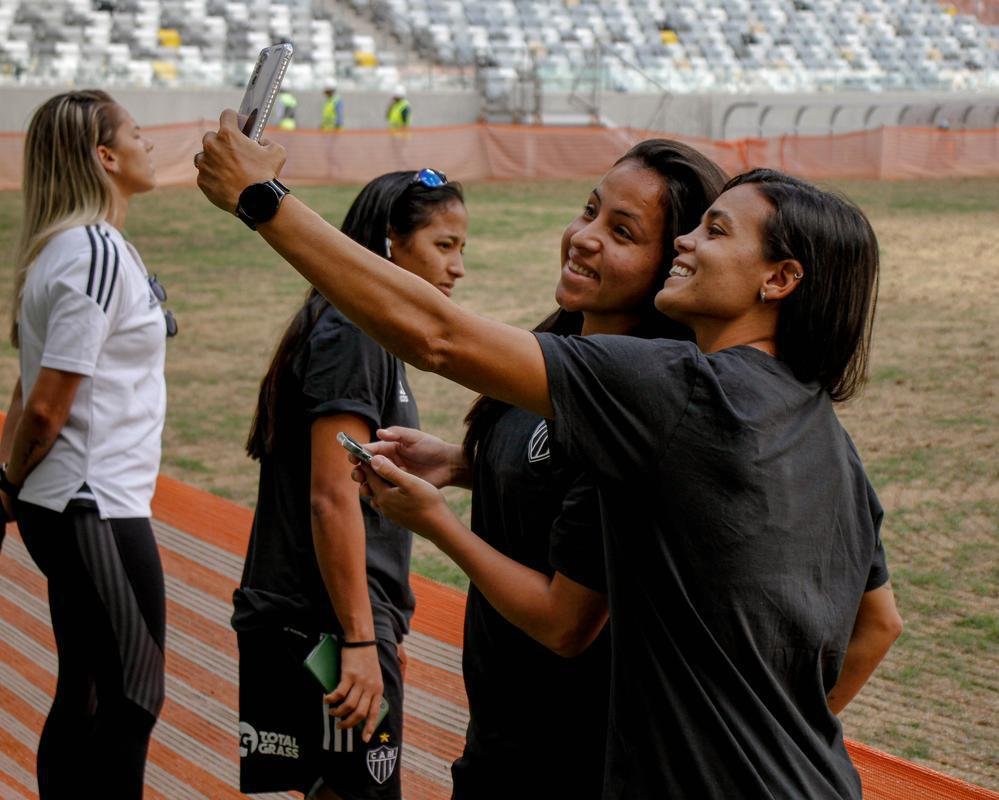 Jogadoras do Atltico visitam Arena MRV, que tem 92% das obras concludas 