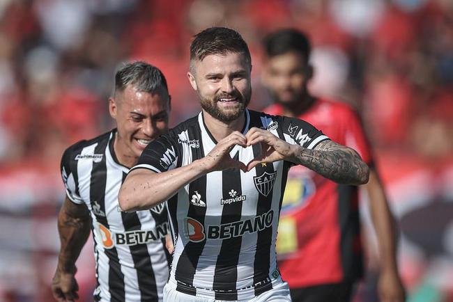 Fotos do jogo entre Pouso Alegre e Atltico, pelo Mineiro