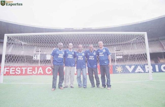 Z� Carlos, Hilton Oliveira, Dirceu Lopes, Evaldo e Neco em reportagem do Estado de Minas/Superesportes no Mineir�o