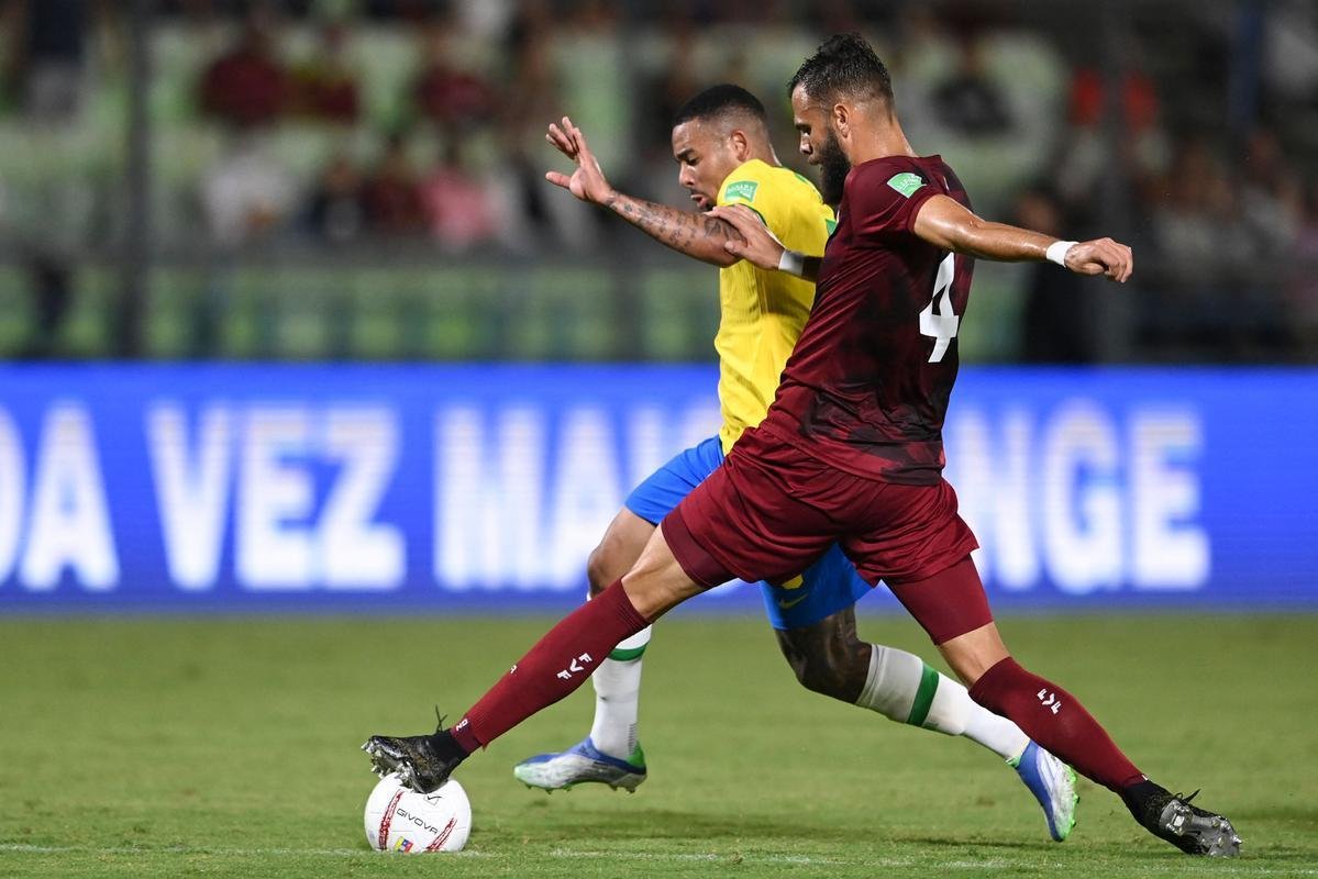 Em Caracas, Seleo Brasileira bateu a Venezuela de virada e manteve os 100%