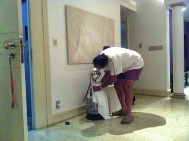 No dia 24 de julho de 2013, o Atltico conquistou o maior ttulo de sua histria: a pica Copa Libertadores. Na deciso, vitria contra o Olimpia por 2 a 0 e ttulo garantido na disputa de pnaltis. Em casa e de pijama, Kalil lustrou a taa