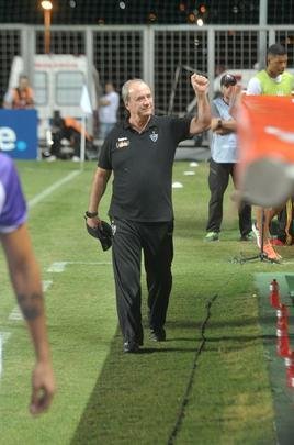 Lances do primeiro tempo do duelo entre Atltico e Defensor, pela terceira fase da Copa Libertadores