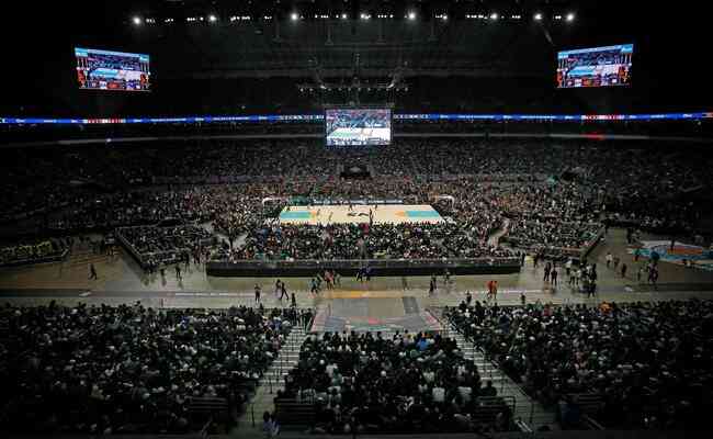 68.323 torcedores assistiram a derrota do Spurs para o Warriors, atual campeo da NBA