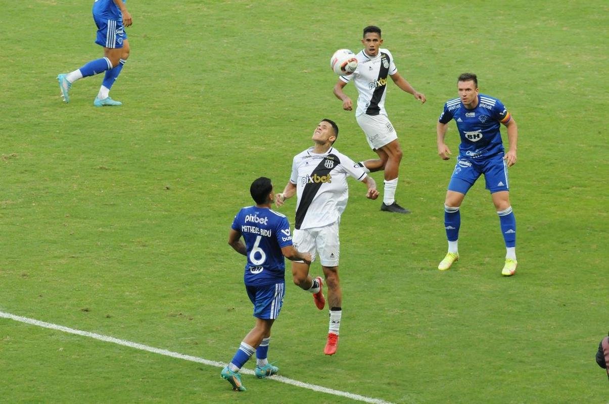 Fotos do jogo entre Cruzeiro e Ponte Preta, no Mineiro, em Belo Horizonte, pela 13 rodada da Srie B do Brasileiro