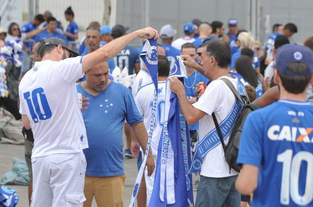 Fotos da torcida do Cruzeiro no primeiro clssico da final do Mineiro, contra o Atltico, no Mineiro