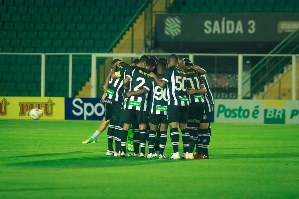 O Figueirense é terceiro pior mandante da Série B (18º melhor), com 33,33% de aproveitamento. Em 12 jogos, venceu dois, empatou seis e perdeu quatro, com 10 gols marcados e nove sofridos. Em 18º lugar (21), a equipe catarinense somou 12 dos 36 pontos disputados em casa.