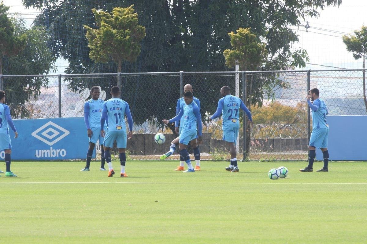 Presidente do Cruzeiro, Wagner Pires de S, acompanhou treino deste sbado, na Toca da Raposa II. Mais uma vez, Arrascaeta treinou normalmente e est cotado para iniciar como titular diante do Atltico-PR, na segunda-feira, no Mineiro, pelas oitavas de final da Copa do Brasil