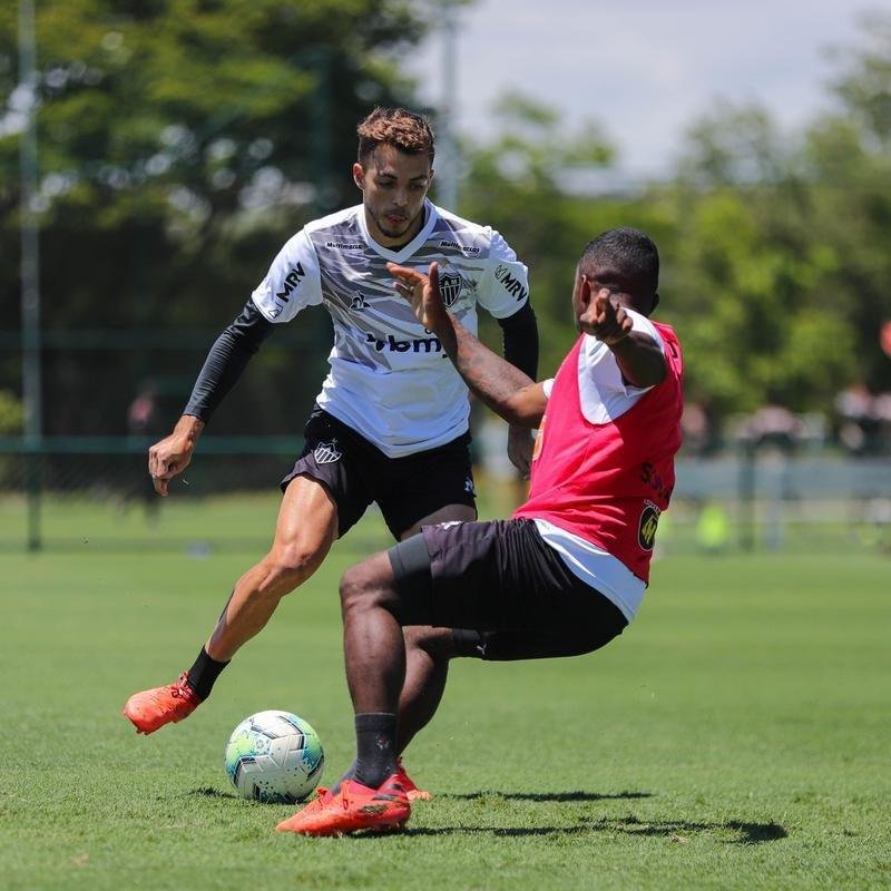 Atlético divulga fotos do novo uniforme de treino
