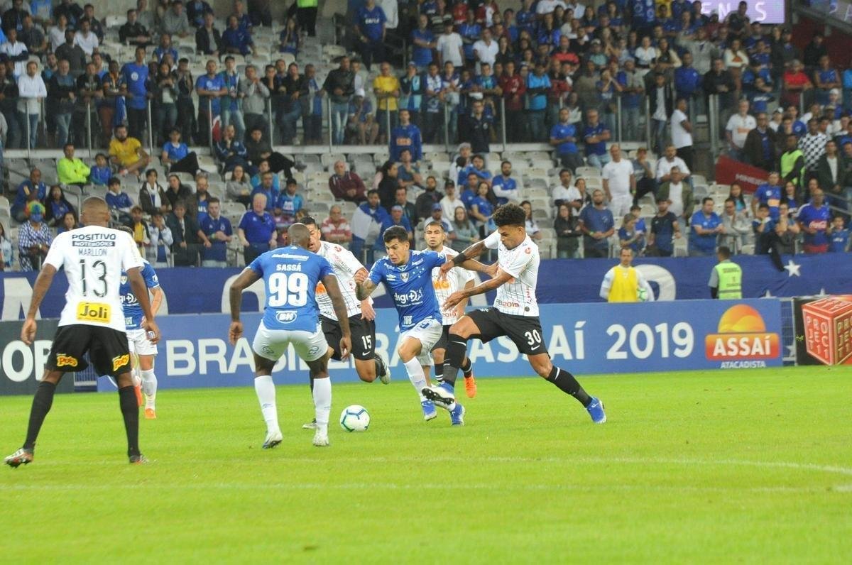 Fotos de Cruzeiro x Corinthians, no Mineiro, pela oitava rodada do Campeonato Brasileiro