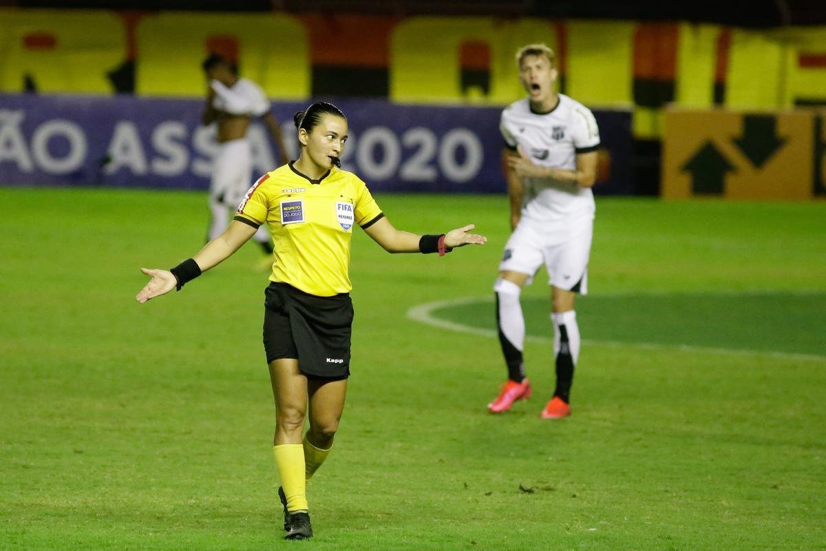 Sport estreou com clássico regional na série A e bateu o Ceará por 3 a 2, com dois gols de Elton e um de Jonatan Gomez, na Ilha do Retiro, sem público.