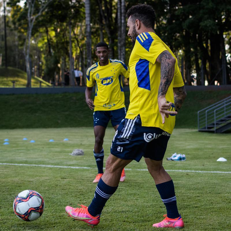 Fotos do treino do Cruzeiro no CT SM Sports, em Londrina, antes da partida contra o Londrina pela Srie B. Duelo ser nesta sexta, s 21h30, no estdio do Caf, em Londrina, interior do Paran