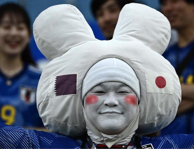 Torcida coloriu o Estdio Al Janoub, no Catar, para acompanhar a partida entre Japo e Crocia, pelas oitavas de final