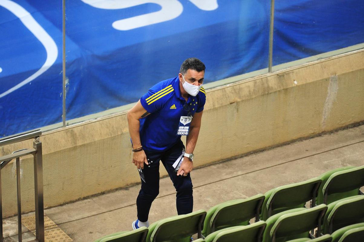 Fotos do duelo entre Cruzeiro e Vitria, no Independncia, em Belo Horizonte, pela 17 rodada da Srie B do Campeonato Brasileiro