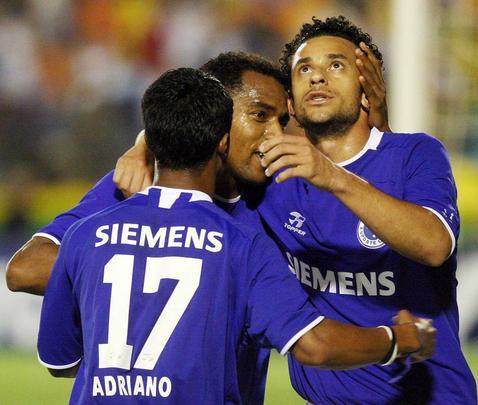 Fred em ação pelo Cruzeiro entre 2004 e 2005