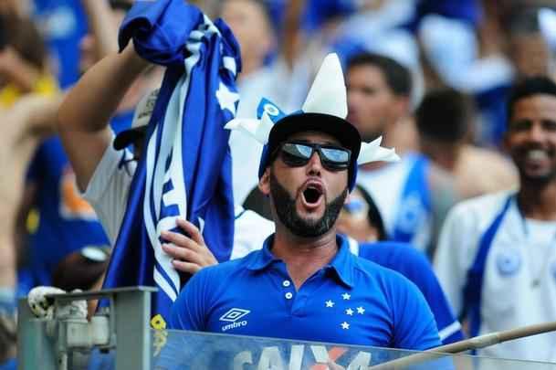Imagens da torcida do Cruzeiro no clssico contra o Atltico, no Mineiro