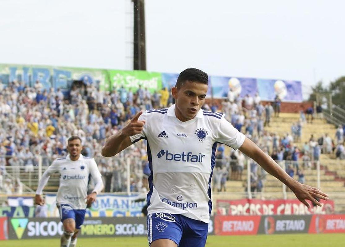 Fotos do jogo entre Caldense x Cruzeiro, no est�dio Ronald�o, em Po�os de Caldas, pela 7� rodada do Campeonato Mineiro