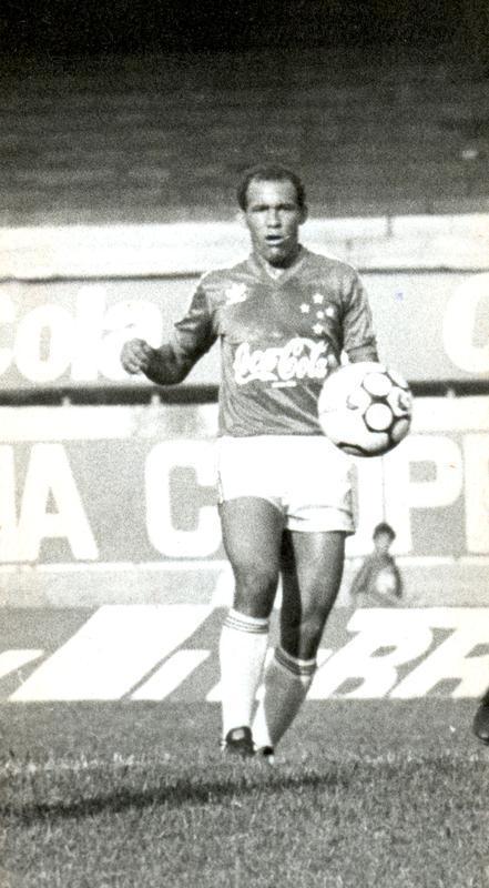 27 - Hamilton - 73 gols em 212 jogos (1986 a 1990)