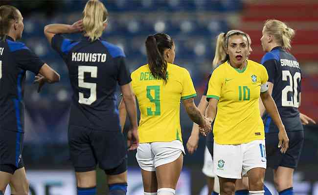 Brasil, de Marta e Debinha, não saiu do empate sem gols com a Finlândia no último jogo