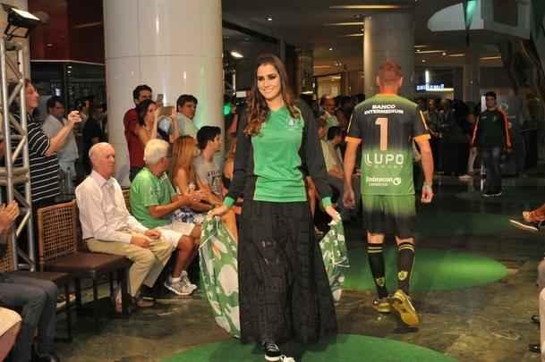 Amrica apresentou coleo de uniformes 2016, desenhados pelo estilista Ronaldo Fraga e produzidos pela Lupo